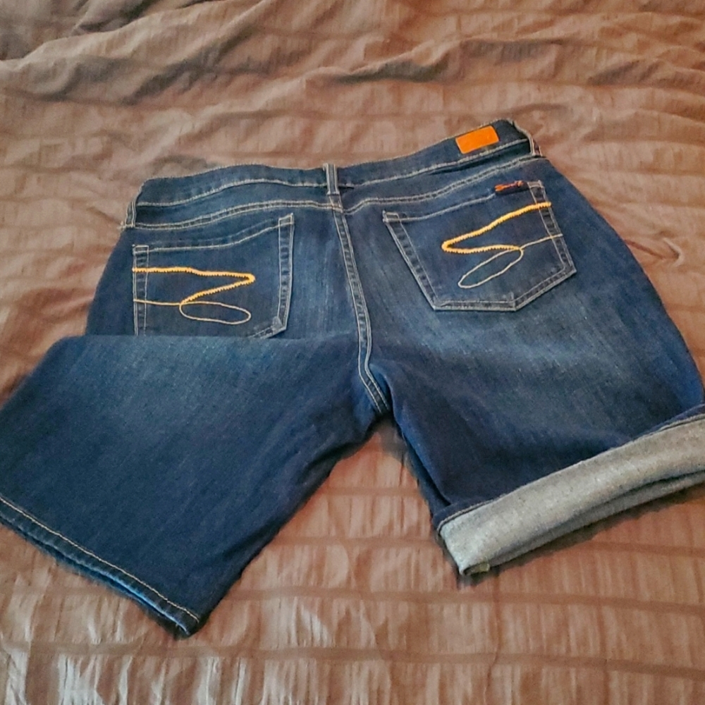 SEVEN7 Sunset Bermuda Jean Shorts Women's NWOT, size 8